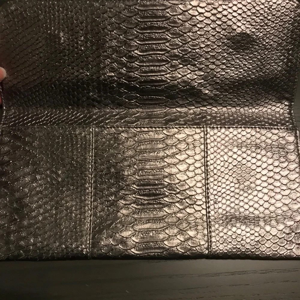 Clutch - Picture 2 of 6